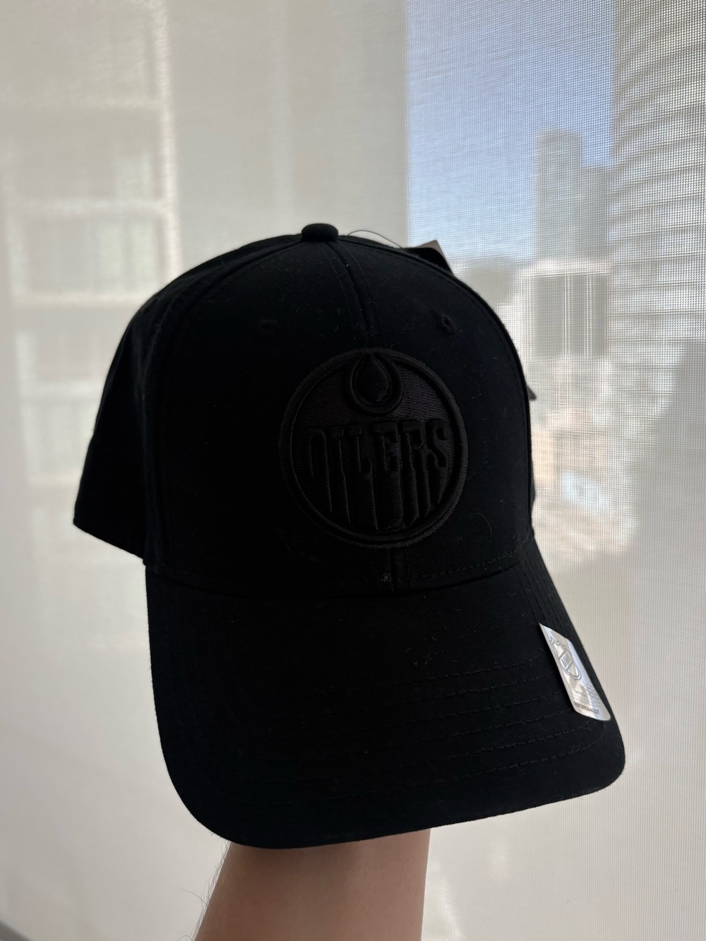 NWT Black NHL Oilers Hat